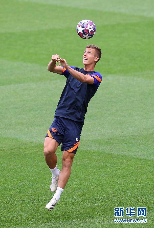 金年会从明尼苏达森林狼窗口期回应争议到集结日莱比锡备战法甲，赛前塞维利亚复出首秀(范尼斯特鲁伊考虑离开莱斯特城)